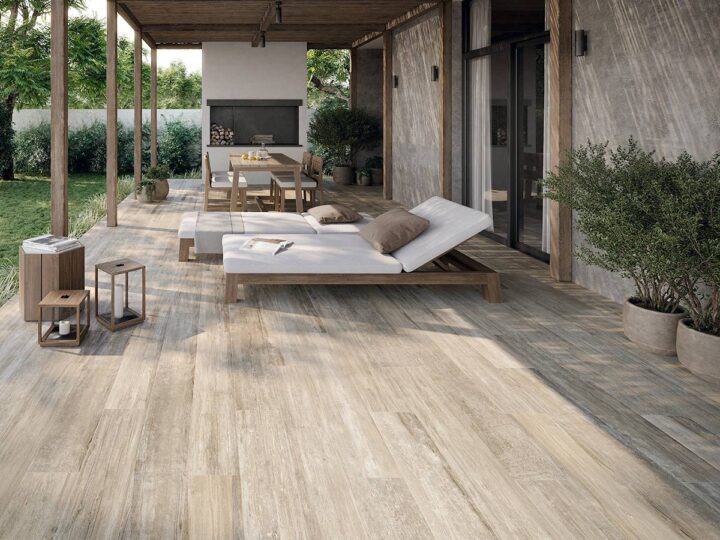 Outside-terrace-with-sunbeds-and-sitting-area