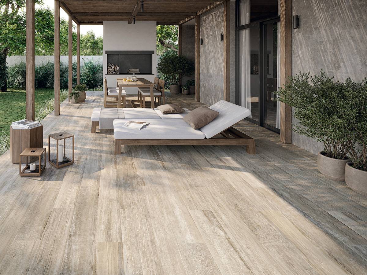 Outside-terrace-with-sunbeds-and-sitting-area