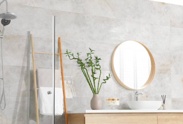 White-bathroom-with-wooden-details-and-plant-marbled-tiles-on-walls